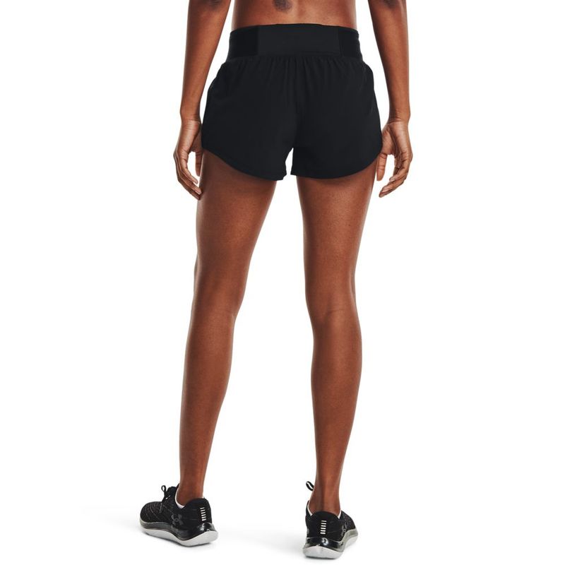 Pantaloneta-under-armour-para-mujer-Ua-Speedpocket-Perf-Short-para-correr-color-negro.-Reverso-Sobre-Modelo