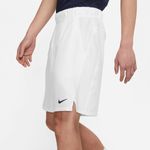Pantaloneta-nike-para-hombre-M-Nkct-Df-Vctry-Shrt-9In-para-tenis-color-blanco.-Detalle-Sobre-Modelo-1