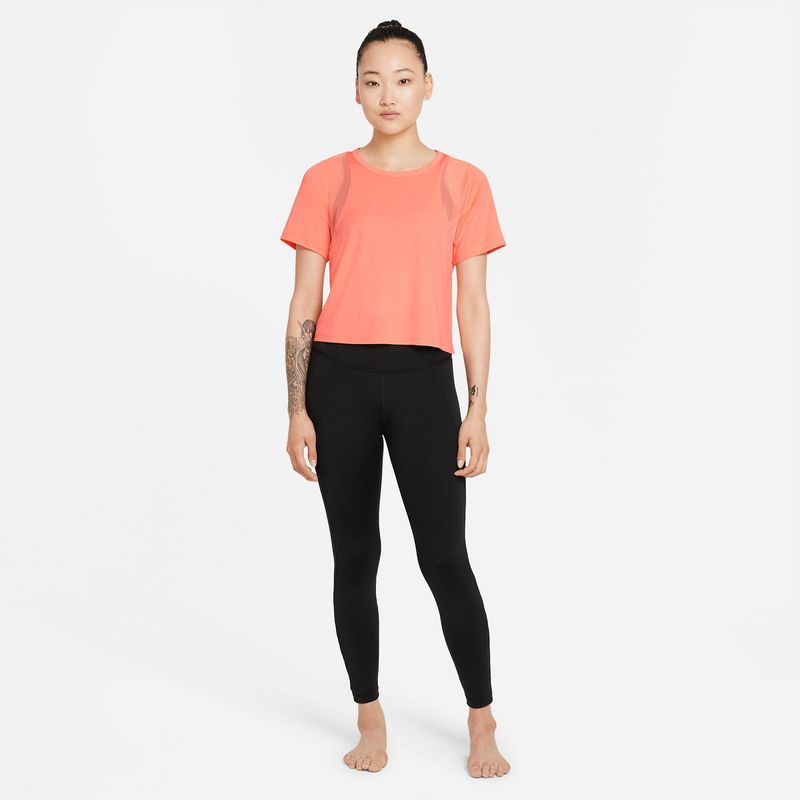 Camiseta-Manga-Corta-nike-para-mujer-W-Ny-Df-Top-Mesh-para-entrenamiento-color-naranja.-Outfit-Completo