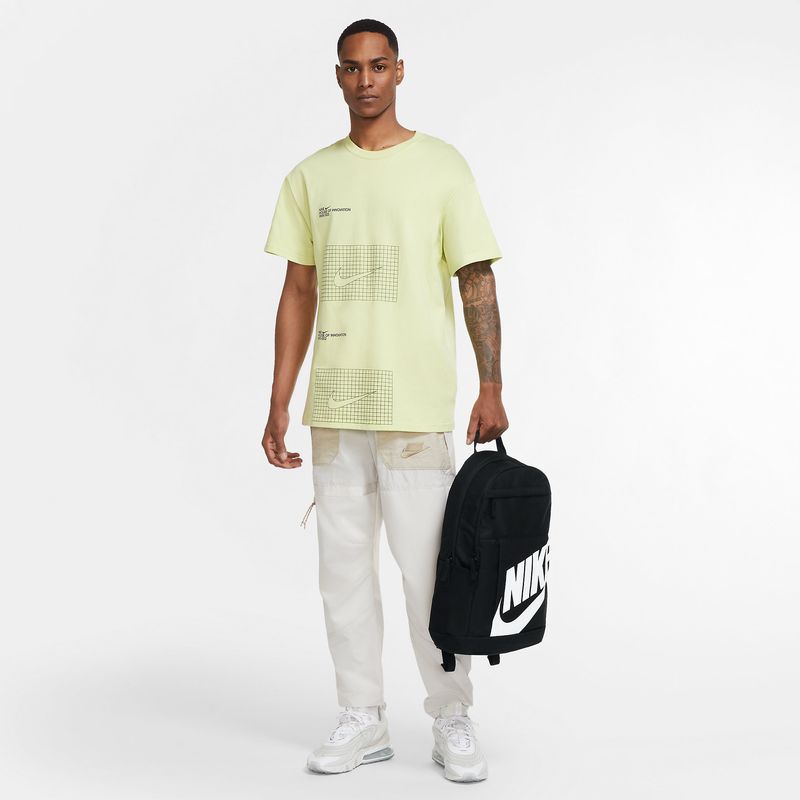 Morral-nike-para-hombre-Nk-Elmntl-Bkpk---Fa21-para-moda-color-negro.-Outfit-completo