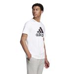 Camiseta-Manga-Corta-adidas-para-hombre-M-Hldy-Lghts-T-para-moda-color-blanco.-Modelo-En-Movimiento