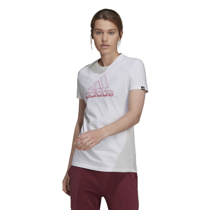 Camiseta-Manga-Corta-adidas-para-mujer-W--Snwflk-Prl-T-para-moda-color-blanco.-Frente-Sobre-Modelo