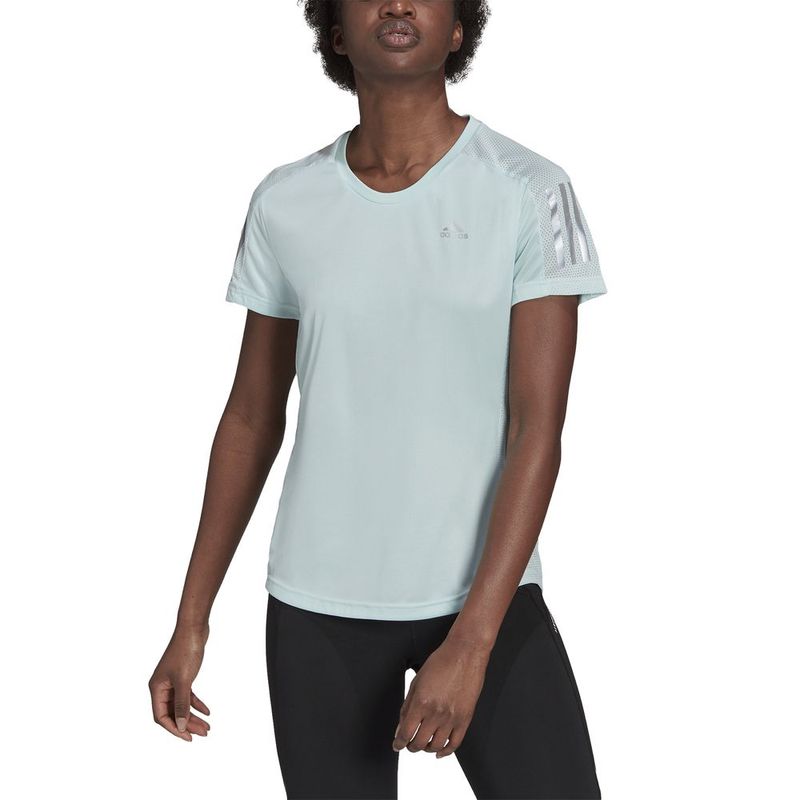 Camiseta-Manga-Corta-adidas-para-mujer-Own-The-Run-Tee-para-correr-color-verde.-Zoom-Frontal-Sobre-Modelo