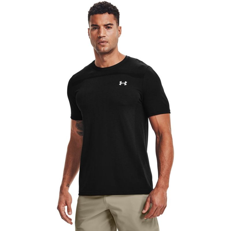 Camiseta-Manga-Corta-under-armour-para-hombre-Ua-Seamless-Ss-para-entrenamiento-color-negro.-Frente-Sobre-Modelo