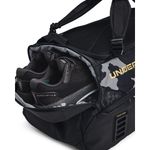 Maletin-under-armour-unisex-Ua-Contain-Duo-Md-Duffle-para-entrenamiento-color-negro.-Bolsillo-Inferior