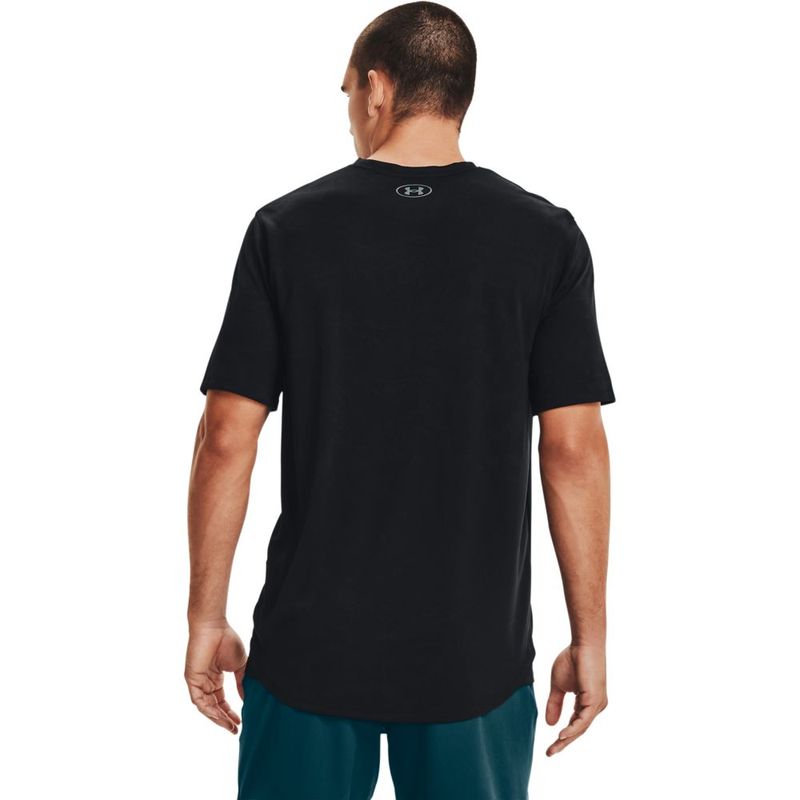 Camiseta-Manga-Corta-under-armour-para-hombre-Ua-Training-Vent-Camo--Ss-para-entrenamiento-color-negro.-Reverso-Sobre-Modelo