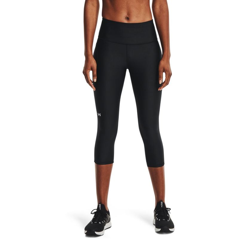 Capri-under-armour-para-mujer-Hg-Armour-Hi-Capri-para-entrenamiento-color-negro.-Frente-Sobre-Modelo