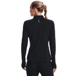 Camiseta-Manga-Larga-under-armour-para-mujer-Ua-Qualifier-Run-2.0-1-2-Zip-para-correr-color-negro.-Reverso-Sobre-Modelo