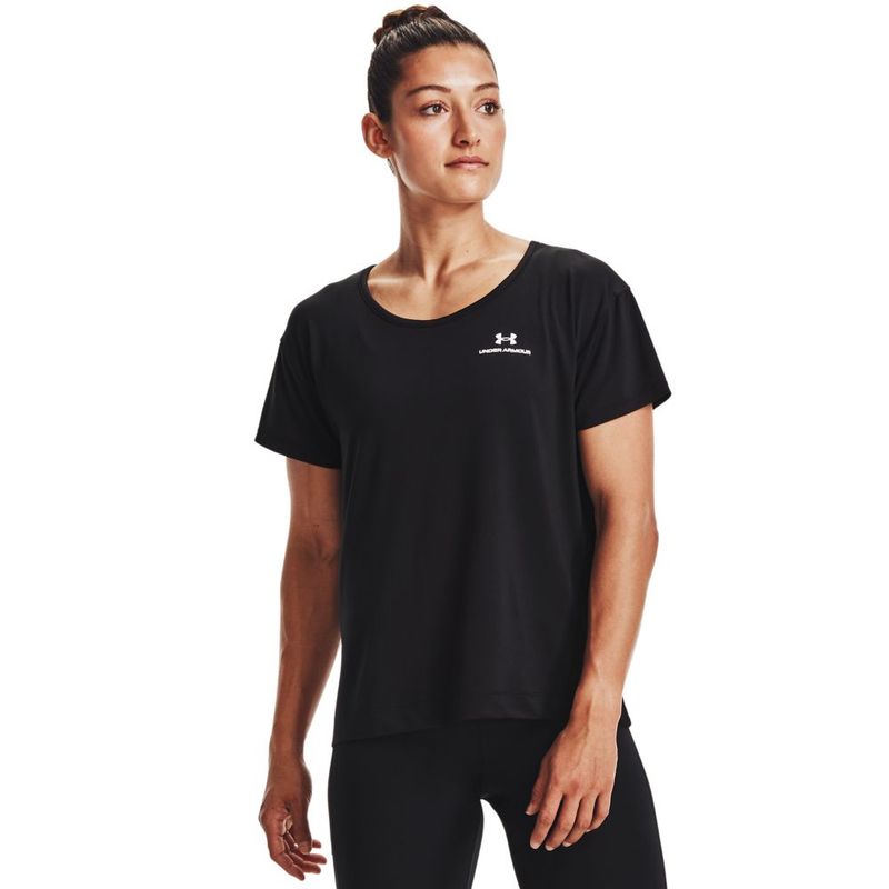 Camiseta-Manga-Corta-under-armour-para-mujer-Ua-Rush-Energy-Core-Ss-para-entrenamiento-color-negro.-Frente-Sobre-Modelo