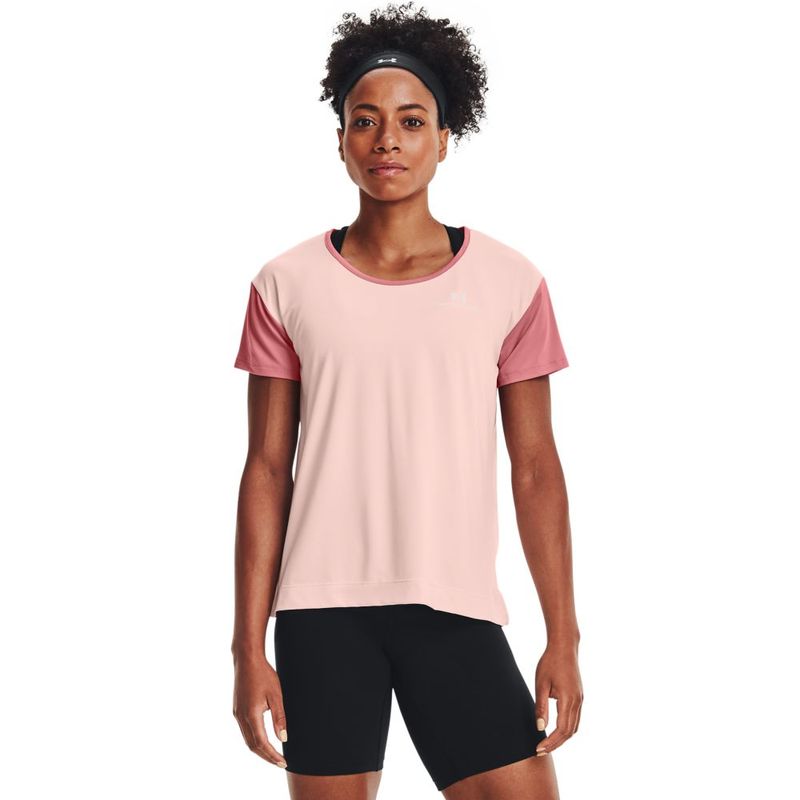 Camiseta-Manga-Corta-under-armour-para-mujer-Ua-Rush-Energy-Novelty-Ss-para-entrenamiento-color-rosado.-Frente-Sobre-Modelo