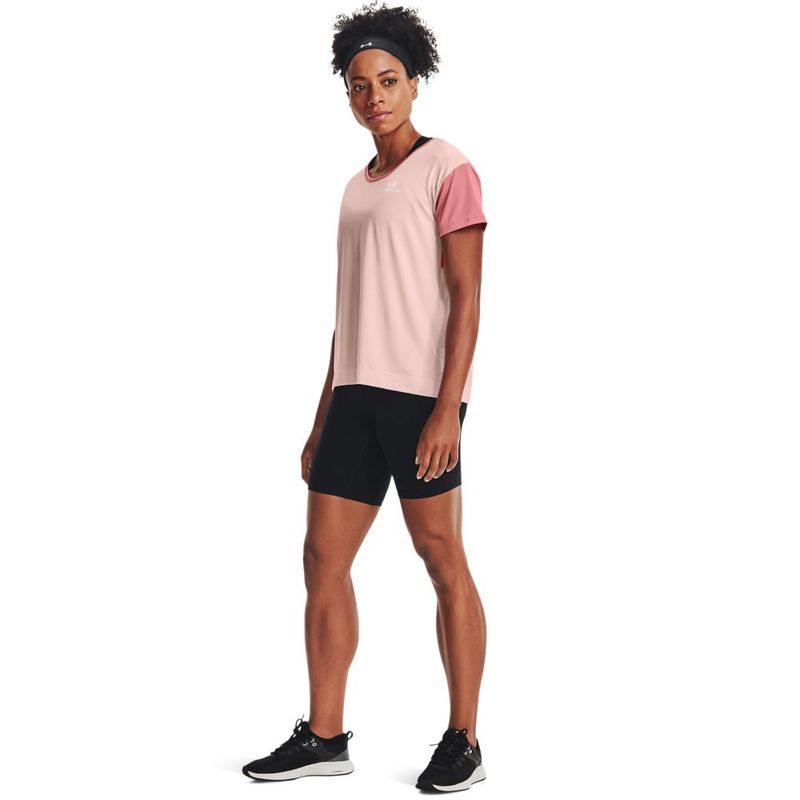 Camiseta-Manga-Corta-under-armour-para-mujer-Ua-Rush-Energy-Novelty-Ss-para-entrenamiento-color-rosado.-Outfit-Completo