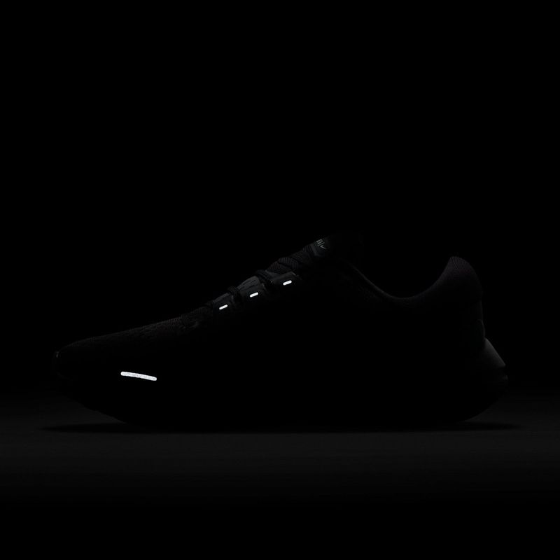 Tenis-nike-para-hombre-Nike-Air-Zoom-Vomero-16-para-correr-color-negro.-Reflectores