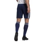 Pantaloneta-adidas-para-hombre-Squad-21-Sho-para-futbol-color-azul.-Reverso-Sobre-Modelo