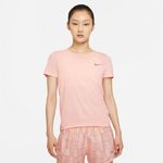 Camiseta-Manga-Corta-nike-para-mujer-W-Nk-Df-Run-Dvn-Top-Ss-para-correr-color-rosado.-Frente-Sobre-Modelo