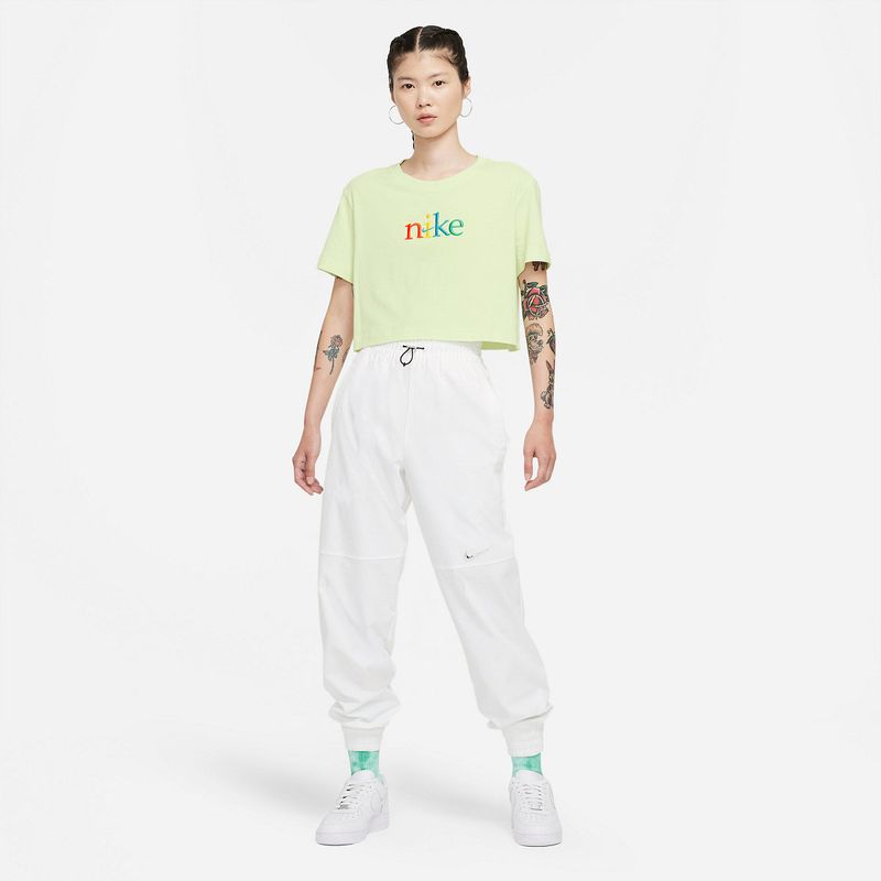 Camiseta-Manga-Corta-nike-para-mujer-W-Nsw-Ss-Crop-Craft-para-moda-color-verde.-Outfit-Completo