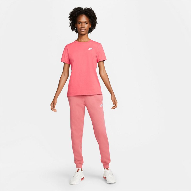 Camiseta-Manga-Corta-nike-para-mujer-W-Nsw-Club-Tee-para-moda-color-rosado.-Outfit-Completo