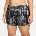 Pantaloneta-nike-para-mujer-W-Nk-Air-Short-para-correr-color-negro.-Frente-Sin-Modelo