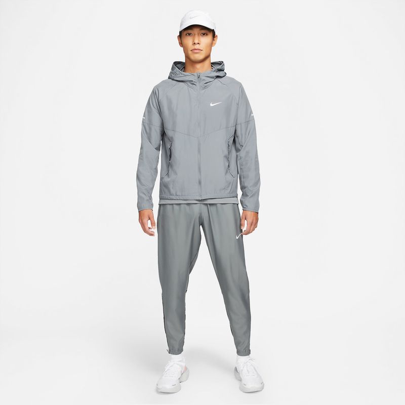Chaqueta-nike-para-hombre-M-Nk-Rpl-Miler-Jkt-para-correr-color-gris.-Outfit-Completo