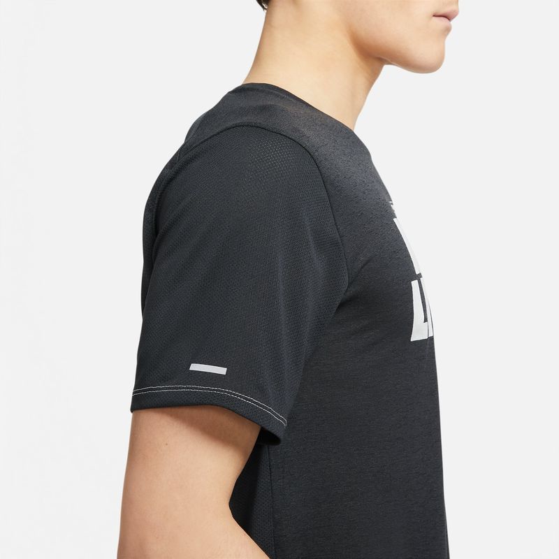 Camiseta-Manga-Corta-nike-para-hombre-M-Nk-Df-Wr-Miler-Gx-Ss-para-correr-color-negro.-Detalle-Sobre-Modelo-1