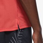 Camiseta-Manga-Corta-nike-para-hombre-M-Nk-Df-Wr-Miler-Gx-Ss-para-correr-color-rojo.-Zoom-Frontal-Sobre-Modelo