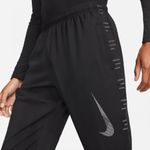 Pantalon-nike-para-hombre-M-Nk-Df-Rdvn-Chllgr-Wvn-Flsh-P-para-correr-color-negro.-Zoom-Frontal-Sobre-Modelo