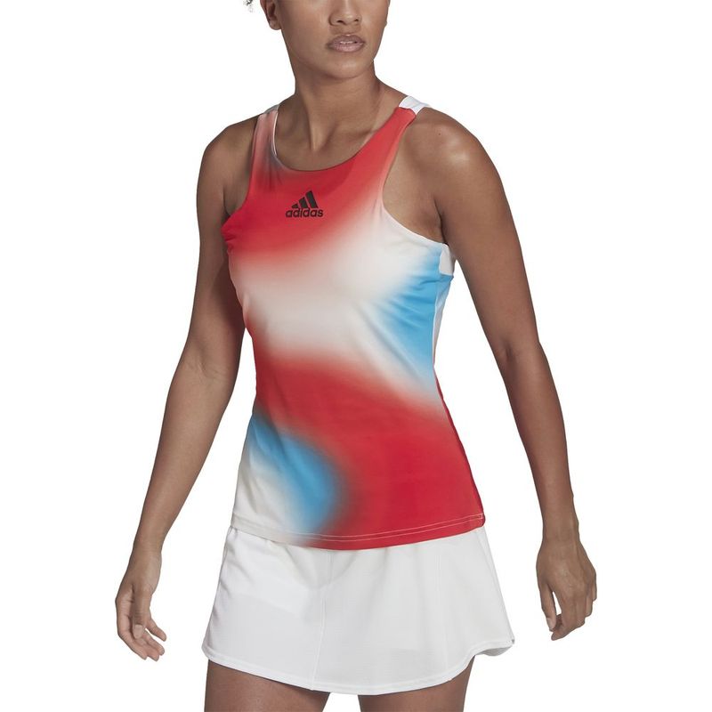 Camiseta-Manga-Sisa-adidas-para-mujer-Mel-Y-Tank-para-tenis-color-blanco.-Frente-Sobre-Modelo