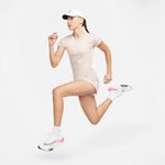 Camiseta-Manga-Corta-nike-para-mujer-W-Nk-Df-Run-Dvn-Ss-Top-Gx-para-correr-color-rosado.-Outfit-Completo