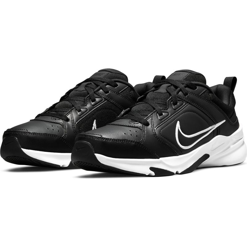 Tenis-nike-para-hombre-Nike-Defyallday-para-entrenamiento-color-negro.-Par-Alineados