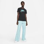 Camiseta-Manga-Corta-nike-para-mujer-W-Nsw-Tee-Icon-Clash-para-moda-color-negro.-Outfit-Completo