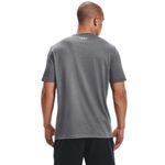 Camiseta-Manga-Corta-under-armour-para-hombre-Ua-Fast-Left-Chest-2.0-Ss-para-entrenamiento-color-negro.-Reverso-Sobre-Modelo