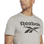 Camiseta-Manga-Corta-reebok-para-hombre-Ri-Big-Logo-Tee-para-entrenamiento-color-gris.-Detalle-Sobre-Modelo-1