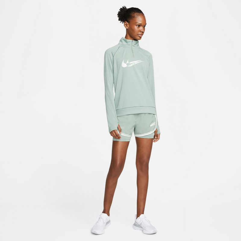 Pantaloneta-nike-para-mujer-W-Nk-Df-Icnclsh-Tempo-2In1-Sh-para-correr-color-verde.-Outfit-Completo