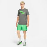 Camiseta-Manga-Corta-nike-para-hombre-M-Nsw-Tee-Just-Do-It-Swoosh-para-moda-color-gris.-Outfit-Completo
