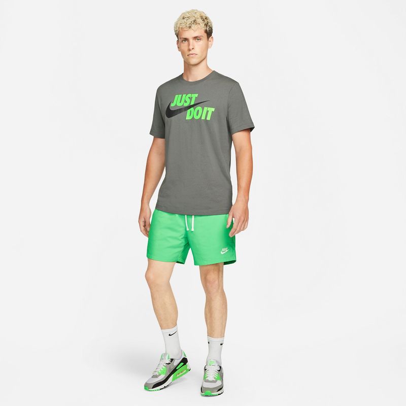 Camiseta-Manga-Corta-nike-para-hombre-M-Nsw-Tee-Just-Do-It-Swoosh-para-moda-color-gris.-Outfit-Completo
