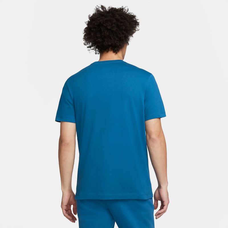 Camiseta-Manga-Corta-nike-para-hombre-M-Nsw-12-Mo-Jdi-Tee-para-moda-color-azul.-Reverso-Sobre-Modelo