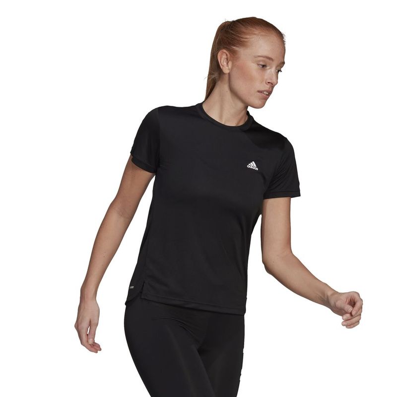 Camiseta-Manga-Corta-adidas-para-mujer-W-3S-T-para-entrenamiento-color-negro.-Modelo-En-Movimiento