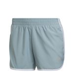 Pantaloneta-adidas-para-mujer-M20-Short-para-correr-color-gris.-Frente-Sobre-Modelo