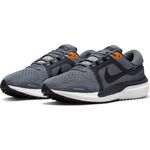 Tenis-nike-para-hombre-Nike-Air-Zoom-Vomero-16-para-correr-color-gris.-Par-Alineados
