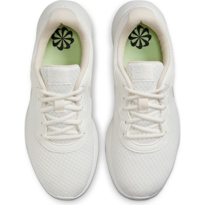 Tenis-nike-para-mujer-Wmns-Nike-Tanjun-M2Z2-para-moda-color-blanco.-Capellada