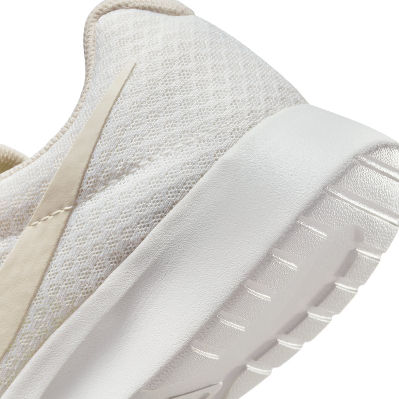 Tenis-nike-para-mujer-Wmns-Nike-Tanjun-M2Z2-para-moda-color-blanco.-Detalle-2
