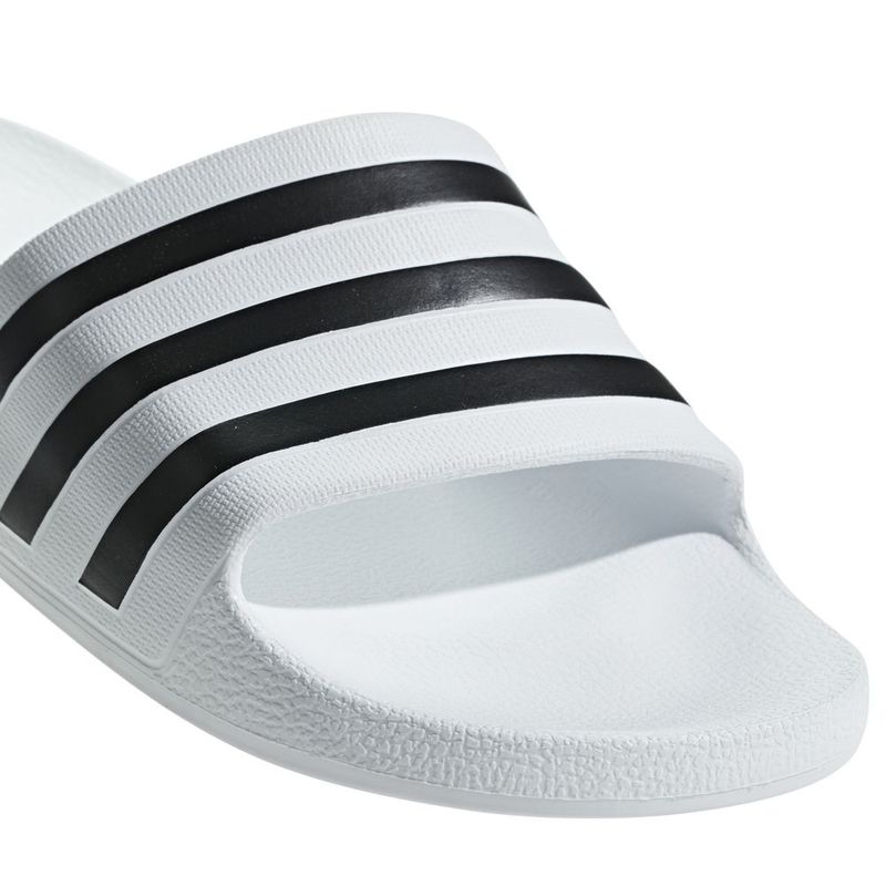 Sandalias-adidas-para-hombre-Adilette-Aqua-para-natacion-color-blanco.-Detalle-1