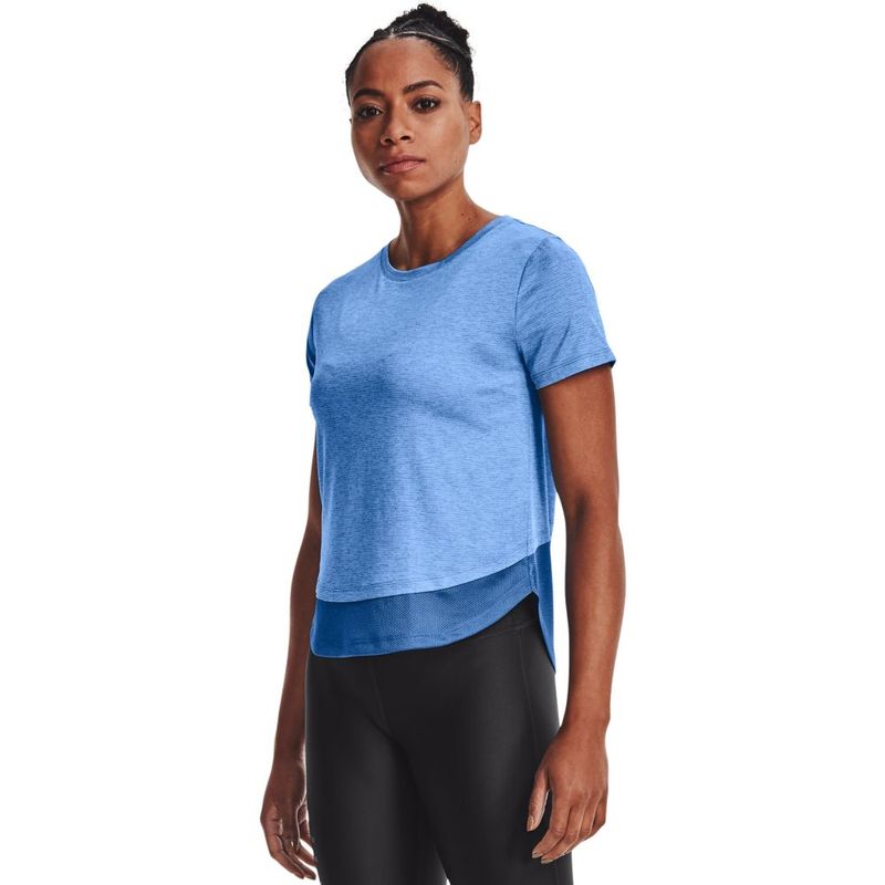Camiseta-Manga-Corta-under-armour-para-mujer-Ua-Tech-Vent-Ss-para-entrenamiento-color-azul.-Frente-Sobre-Modelo