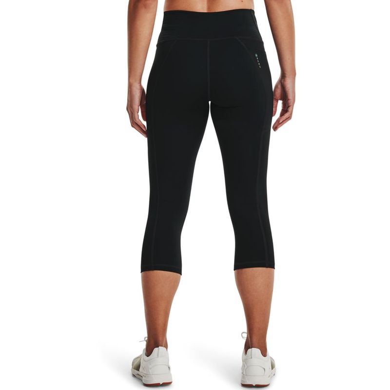 Capri-under-armour-para-mujer-Ua-Rush-Capri-para-entrenamiento-color-negro.-Reverso-Sobre-Modelo