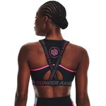 Top-under-armour-para-mujer-Armour-Crossback-Pocket-Run-para-entrenamiento-color-negro.-Reverso-Sobre-Modelo