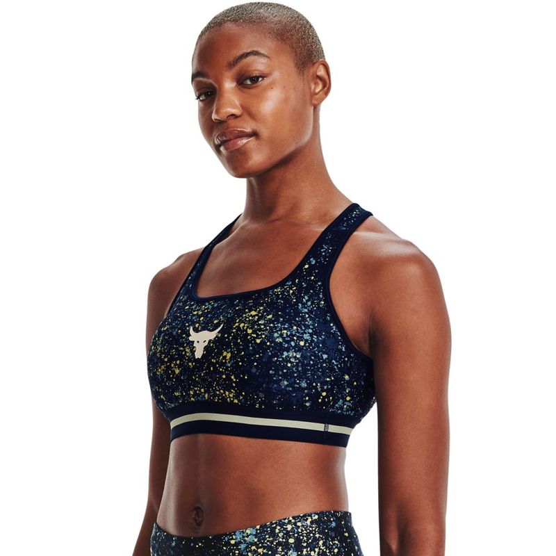 Top-under-armour-para-mujer-Ua-Prjct-Rock-Bra-Printed-para-entrenamiento-color-azul.-Frente-Sobre-Modelo