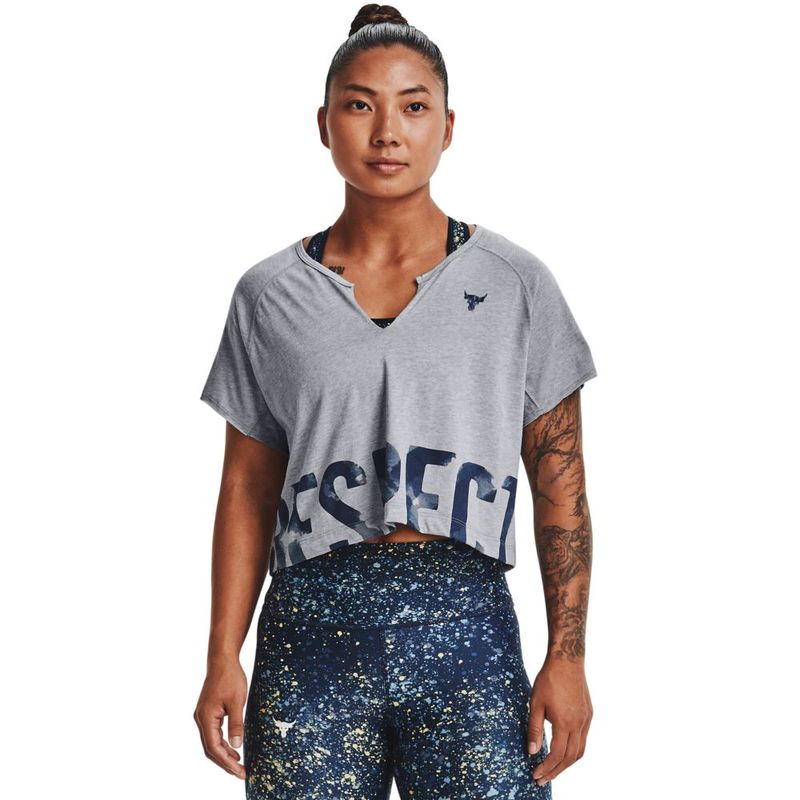 Camiseta-Manga-Corta-under-armour-para-mujer-Ua-Prjct-Rock-Rspct-Ssv-para-entrenamiento-color-negro.-Frente-Sobre-Modelo