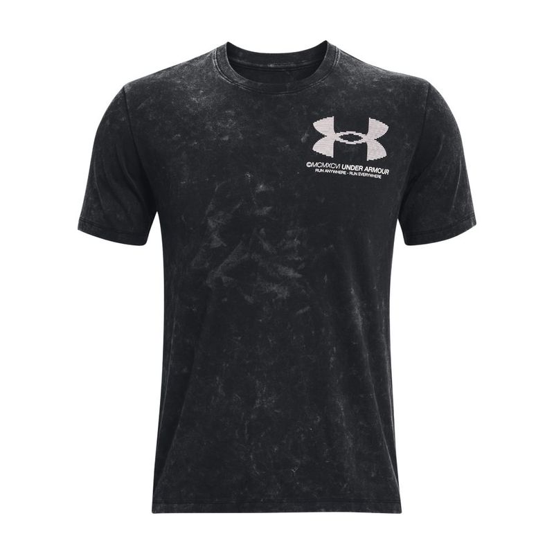 Camiseta-Manga-Corta-under-armour-para-hombre-Run-Anywhere-Sw-Tee-para-correr-color-negro.-Frente-Sin-Modelo