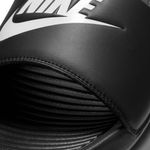 Sandalias-nike-para-hombre-Nike-Victori-One-Slide-para-natacion-color-negro.-Detalle-1