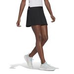Falda-adidas-para-mujer-Club-Skirt-para-tenis-color-negro.-Lateral-Sobre-Modelo