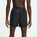 Pantaloneta-nike-para-hombre-M-Nk-Df-Rdv-Flx-Strd-Fls-Sht-5-para-correr-color-negro.-Reverso-Sobre-Modelo